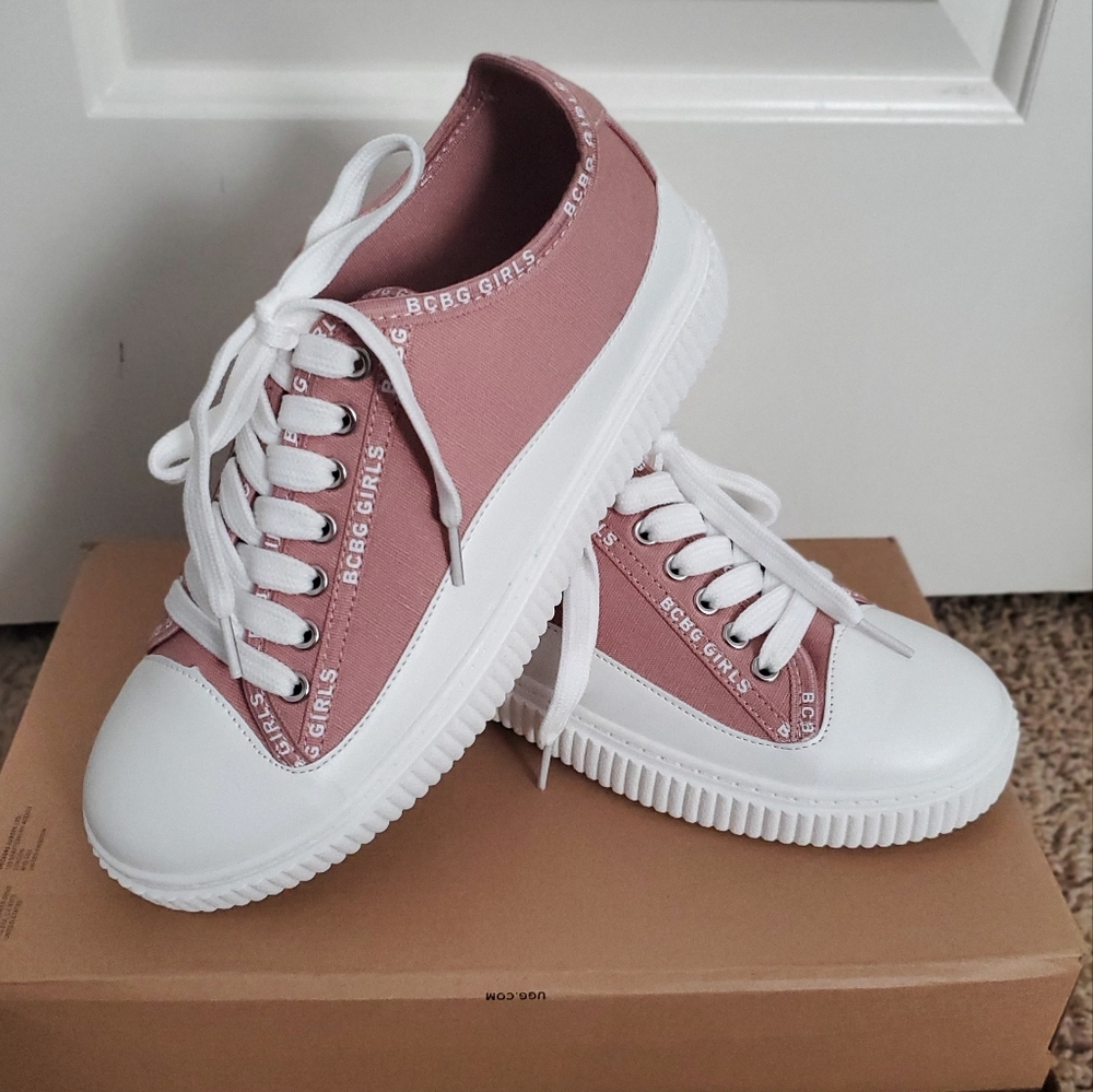 BCBG SHOES (size 5)